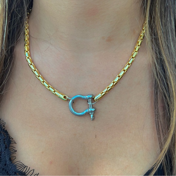 Salomé Carabiner Necklace - Picture 9 of 13